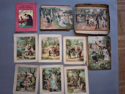 de nombreuses photos de personnes et d'animaux sur la table