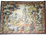 une image d'une tapisserie accrochée au mur d'une pièce