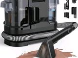 une image représentant un aspirateur en noir et blanc et ses accessoires