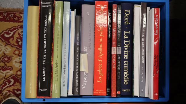 Lot de livres modernes sur l’art et la peinture.