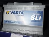 une photo d'une batterie de voiture exposée dans un magasin
