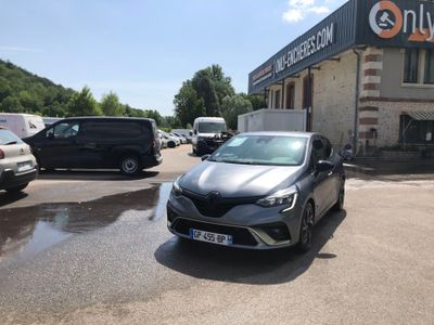 a car that is parked in front of a building