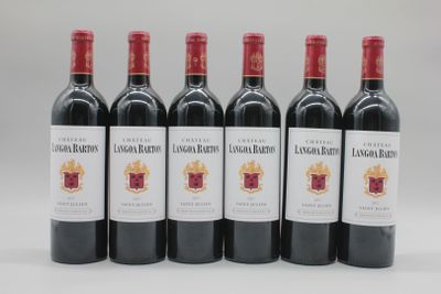 six bouteilles de vin rouge sont alignées