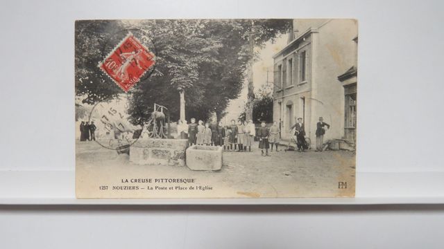 Nouziers : La Poste et Place de l’Église (PM 1257). B.E.