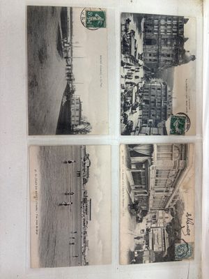 une vieille photo représentant un livre ouvert avec des images d'une ville