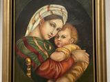 une peinture à l'huile représentant une femme tenant un bébé dans ses bras