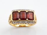 une image représentant une bague en or sertie de grenats et de diamants