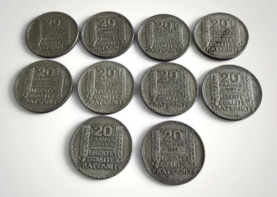 six types de pièces différents sont présentés sur une surface blanche