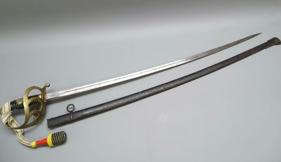 une paire d'épées, l'une munie d'une épée et l'autre sur laquelle est représentée une épée