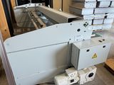 une machine placée au milieu d'une pièce