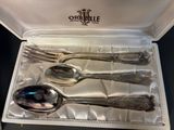 four spoons and two spoons in a box