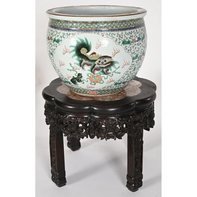 an image of a vase on a stand with a bird on top of it