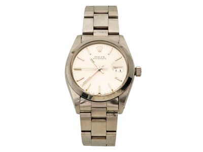 une image représentant une montre-bracelet au cadran blanc, montée sur un bracelet argenté