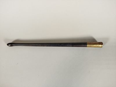 Baguette de chef d'orchestre en bois tourné laqué noir, de f…