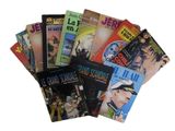 une pile de livres posés sur une table