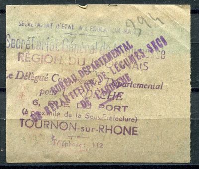 un morceau de papier marron sur lequel sont écrites des lettres violettes
