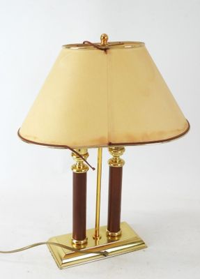 LE DAUPHIN. Lampe de bureau à deux colonnes en laiton et cui…