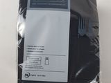 un gros plan sur un paquet de coques de téléphone portable posé sur une table
