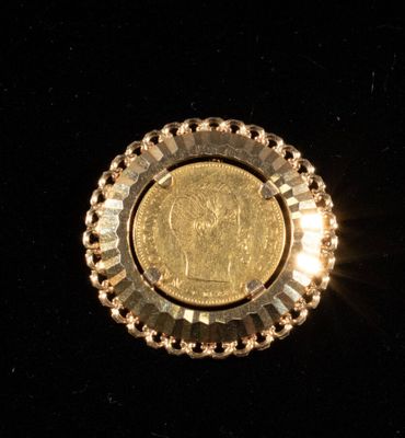 Broche pendentif en or jaune 750/°°° retenant une pièce 10F …