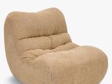 une image représentant une chaise posée sur un fond blanc