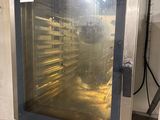 une image d'un four commercial dans une cuisine commerciale