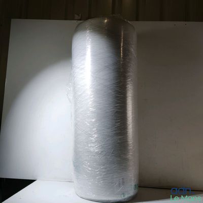 un vase emballé, posé sur une table