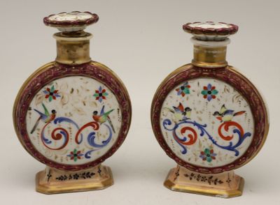 PARIS XIXe Paire de flacons de forme ronde en gourde aplatie…