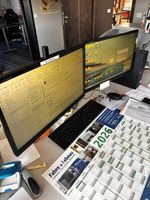 2 écrans plats IIYAMA