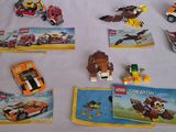 beaucoup de Lego posés sur une table