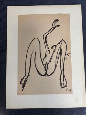 une image représentant le dessin d'une femme nue assise sur le ventre