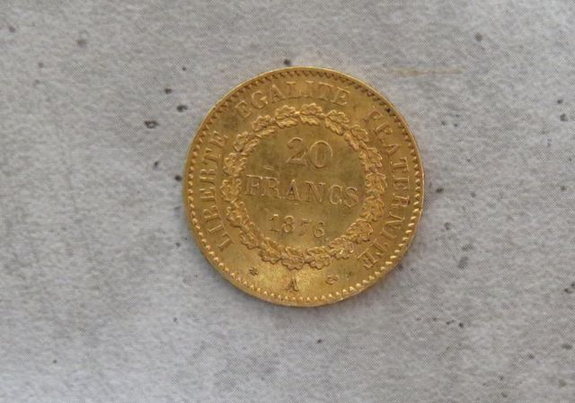 Une pièce de monnaie en or à valeur faciale de 20frs 1876 A