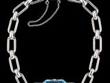 un bracelet en argent orné d'une topaze bleue et de diamants