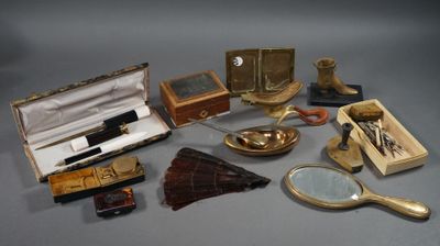 LOT comprenant nécessaire de bureau, botte pyrogène, porte-pipes, cend - Photo 1