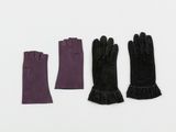 trois paires de gants noirs et violets posées les unes à côté des autres