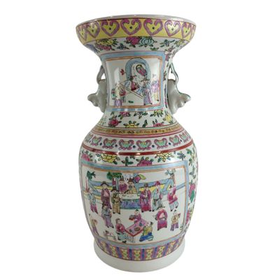 CANTON. XXeme Vase en porcelaine chinoise à décor de scènes …