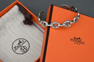 an orange box with a keychain and a silver chain around it