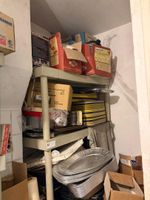 Contenu de l'étagère à savoir : plat à service en plastique,… (photo 2)