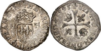 une pièce d'argent surmontée d'une couronne