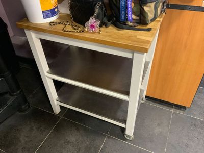 Une desserte bois Lieu : SUR DESIGNATION AUCHAN MARTIGUES