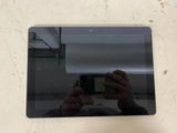 quelqu'un qui se prend en photo dans un miroir avec son téléphone portable