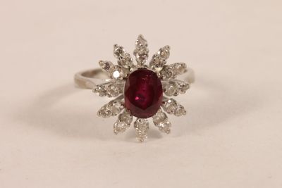 Bague marguerite en or gris 750 ‰ sertie d'un rubis principa… - Photo 1