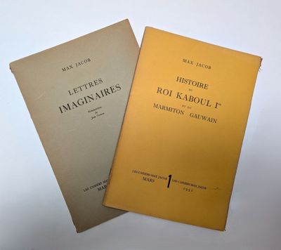 Deux livres sont posés sur une surface blanche : l'un est jaune et l'autre est noir.