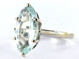 une image d'une bague sertie d'une pierre d'aigue-marine
