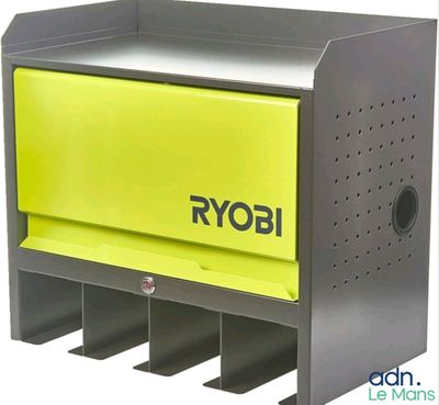 une image représentant une boîte jaune et grise avec un logo noir