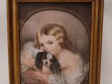 portrait d'une jeune fille tenant un chien dans un cadre doré