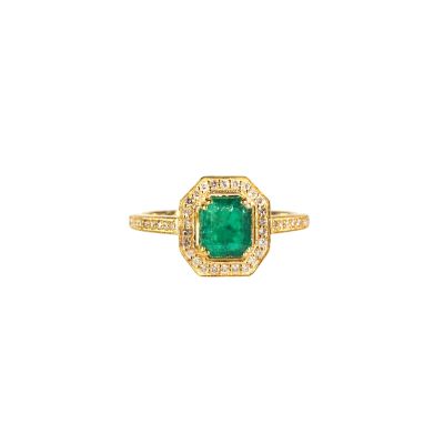 une bague en émeraude et diamant
