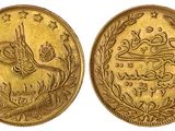 deux pièces d'or portant une écriture arabe