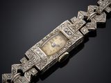 une montre-bracelet de style Art déco dotée d'un cadran serti de diamants