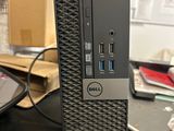 un ordinateur de bureau Dell posé sur un bureau