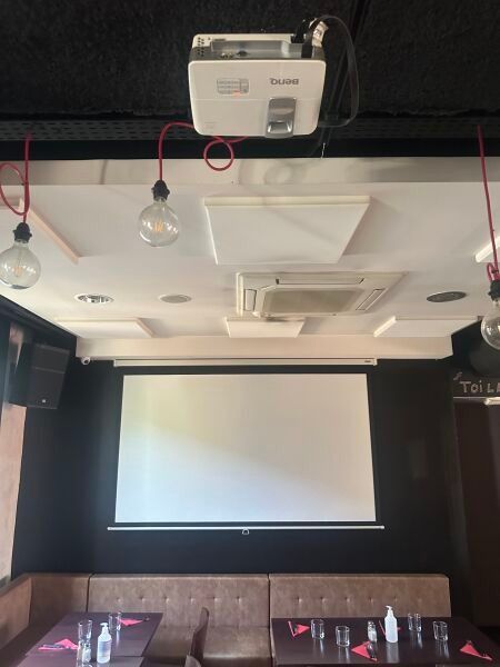 1 vidéo projecteur BENQ